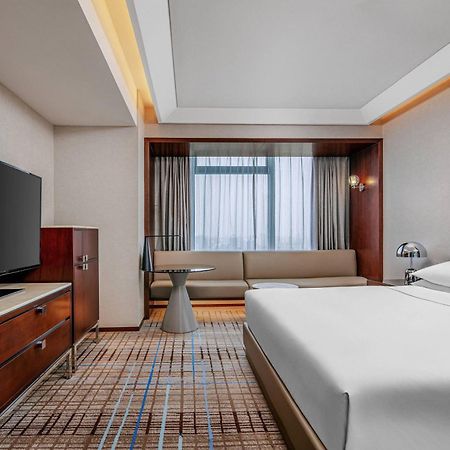 Renaissance Shanghai Zhongshan Park Hotel Экстерьер фото