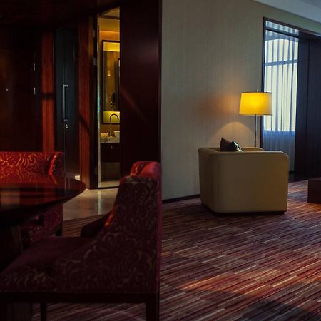 Renaissance Shanghai Zhongshan Park Hotel Экстерьер фото